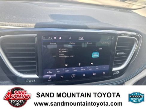 Used 2021 Chrysler Pacifica Touring-L FWD image 20