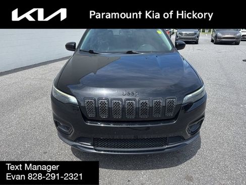 Used 2019 Jeep Cherokee Latitude Plus AWD/4WD image 2