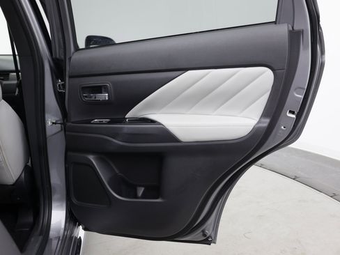Used 2022 Mitsubishi Outlander LE AWD/4WD image 41
