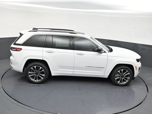 Used 2023 Jeep Grand Cherokee Overland w/ Luxury Tech Group IV RWD image 18