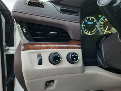 Used 2015 Cadillac Escalade Premium image 11