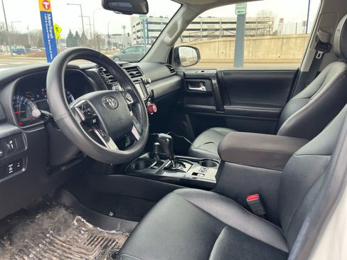 Used 2018 Toyota 4Runner TRD Off-Road Premium image 11