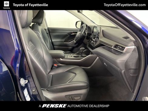 Used 2021 Toyota Highlander XLE image 7