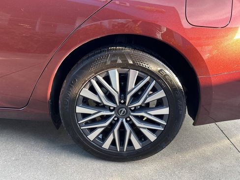 Used 2023 Nissan Altima 2.5 SV image 9