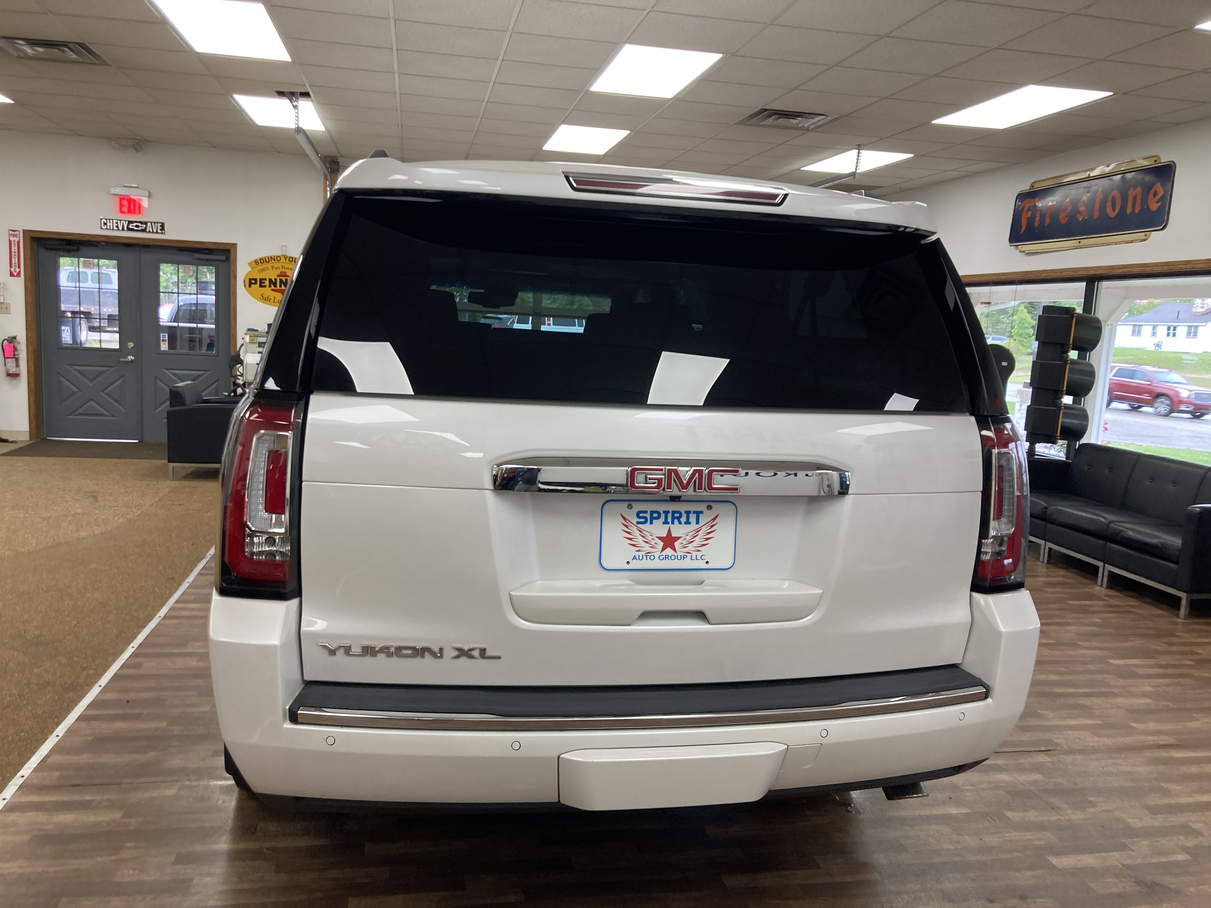 Used 2021 GMC Yukon SLT w/ SLT Premium Package AWD/4WD image 7