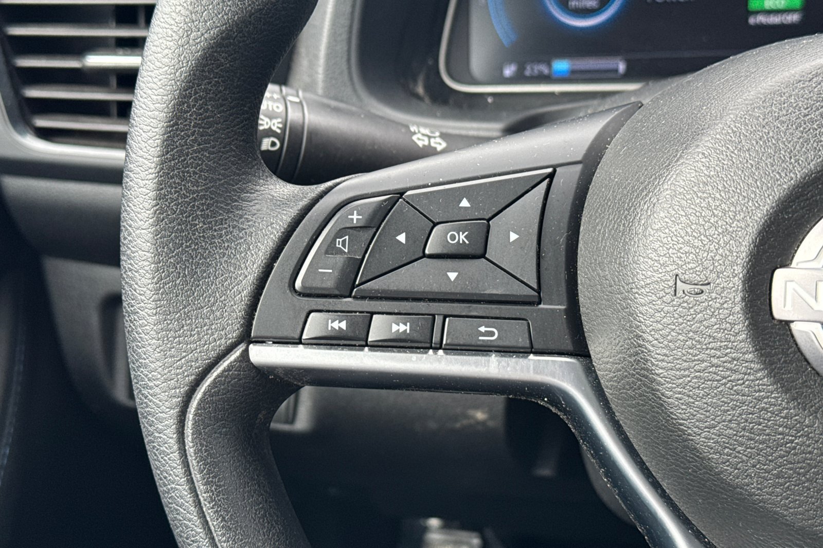 Used 2025 Nissan Leaf S FWD image 37