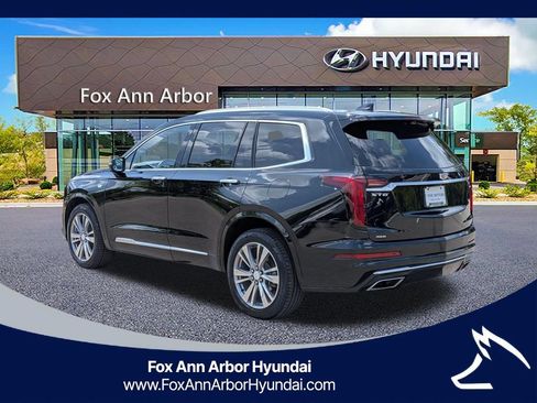 Used 2023 Cadillac XT6 Premium Luxury w/ Technology Package AWD/4WD image 3