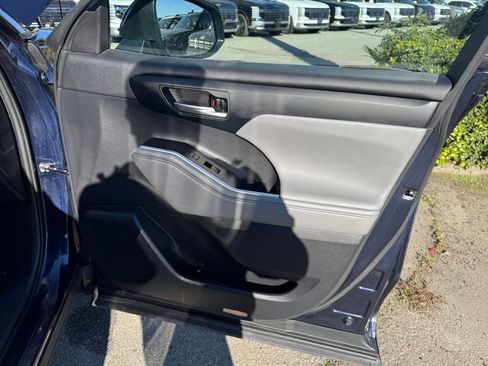 Used 2021 Toyota Highlander XLE image 27