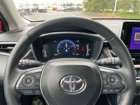 Used 2025 Toyota Corolla Cross XLE image 20