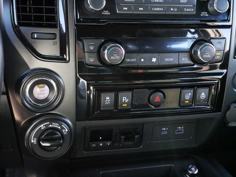 Used 2020 Nissan Titan PRO-4X w/ Pro-4x Convenience Package image 23