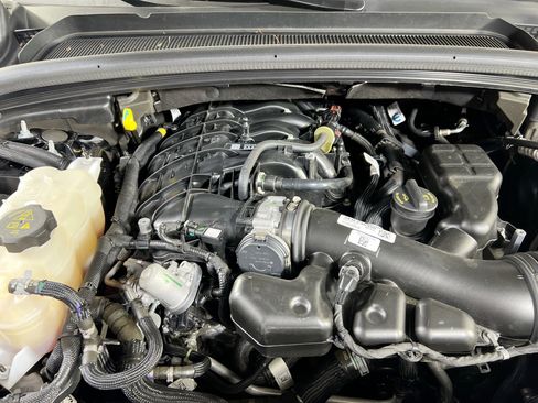 Used 2023 Jeep Grand Cherokee Laredo image 28