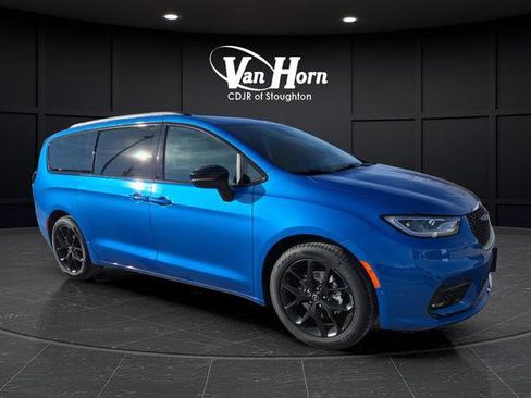 New 2026 Chrysler Pacifica Select w/ S Appearance Package image 40