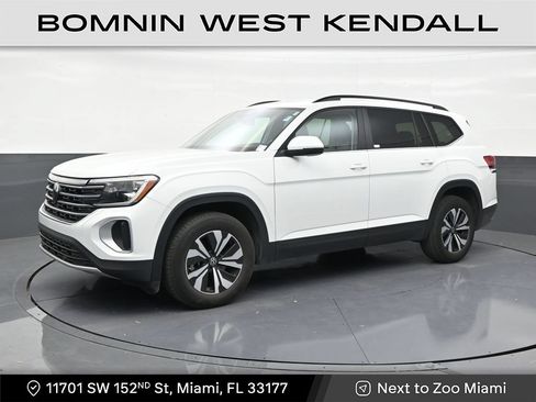 Used 2025 Volkswagen Atlas SE FWD image 1