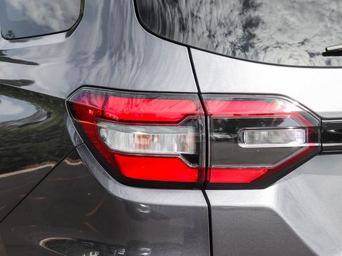 Used 2024 Honda Pilot Touring image 9
