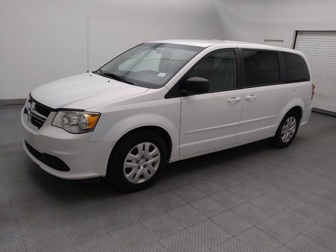 Used 2017 Dodge Grand Caravan SE FWD image 2