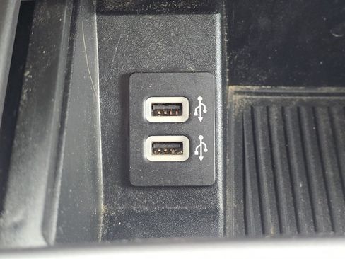 Used 2019 Ford F150 XLT w/ Equipment Group 302A Luxury AWD/4WD image 8