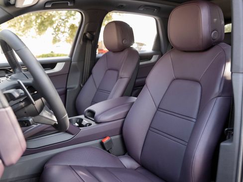 Certified 2026 Porsche Cayenne S AWD/4WD image 5