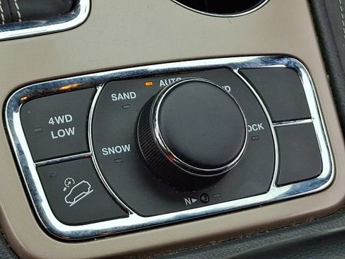 Used 2016 Jeep Grand Cherokee Limited AWD/4WD image 16