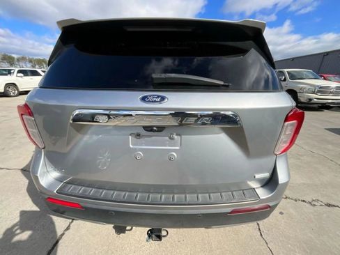 Used 2020 Ford Explorer XLT w/ Equipment Group 202A image 4