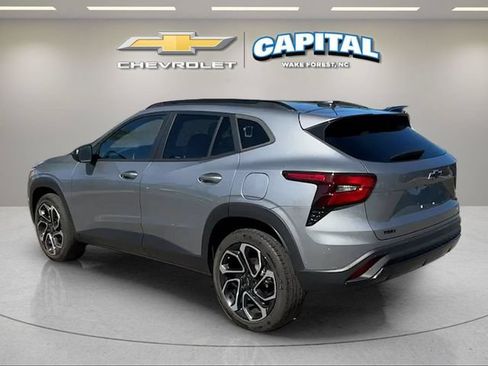 Used 2024 Chevrolet Trax RS w/ Sunroof Package FWD image 3