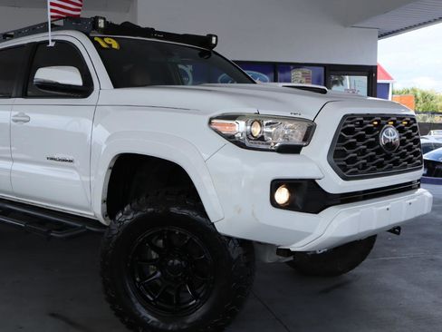 Used 2019 Toyota Tacoma TRD Sport w/ Technology Package AWD/4WD image 2