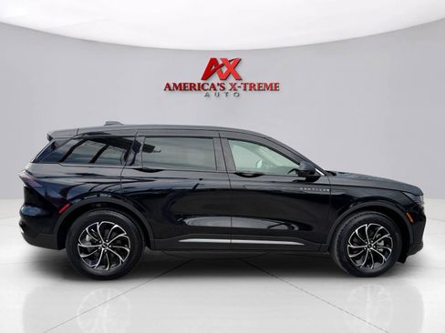 Used 2024 Lincoln Nautilus Premier AWD/4WD image 7
