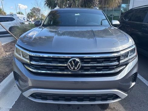 Used 2022 Volkswagen Atlas Cross Sport SE w/ Panoramic Sunroof Package image 2