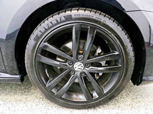 Used 2018 Volkswagen Passat 2.0T R-Line w/ R-Line Lighting Package image 21