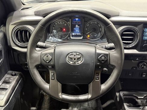 Used 2018 Toyota Tacoma TRD Sport image 24