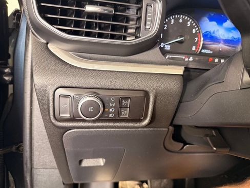 Used 2023 Ford Explorer XLT w/ Equipment Group 202A AWD/4WD image 31
