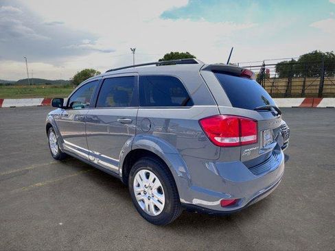 Used 2019 Dodge Journey SE FWD image 4