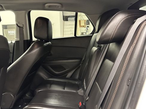 Used 2022 Chevrolet Trax LT w/ Redline Edition image 17