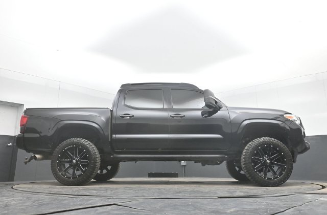 Used 2021 Toyota Tacoma SR AWD/4WD image 46