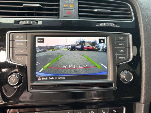 Used 2017 Volkswagen Golf R 4-Door image 15