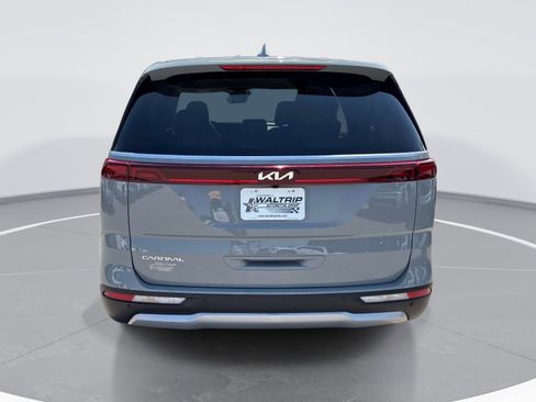 Used 2024 Kia Carnival EX FWD image 7