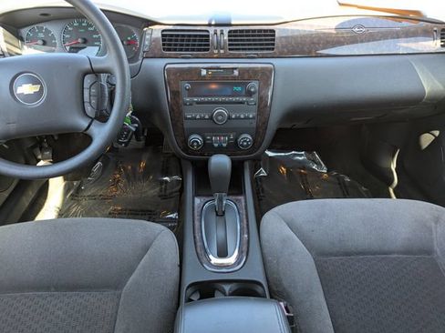 Used 2016 Chevrolet Impala LT FWD image 16