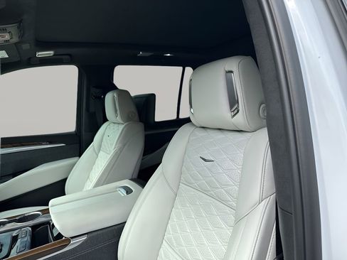 New 2026 Cadillac Escalade Platinum Sport w/ LPO, Floor Liner Package AWD/4WD image 32