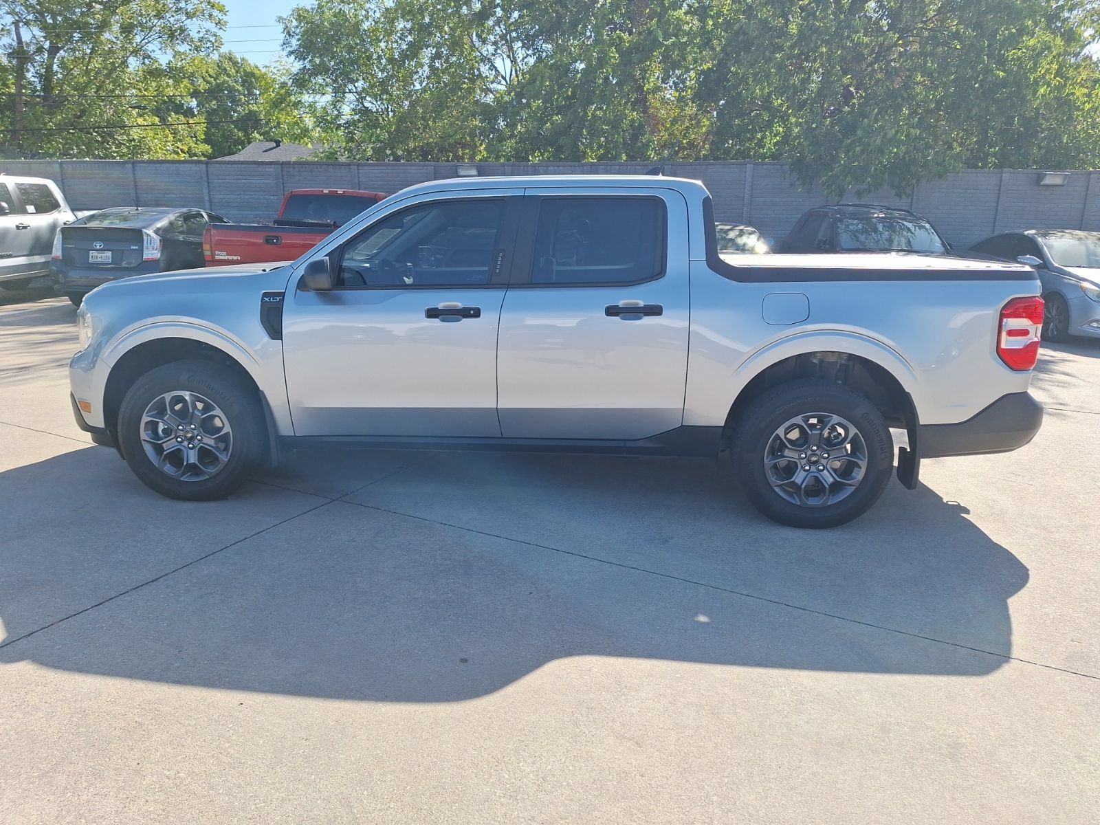 Used 2023 Ford Maverick XLT FWD image 3