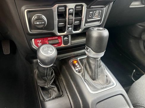 Used 2024 Jeep Wrangler Unlimited AWD/4WD image 22