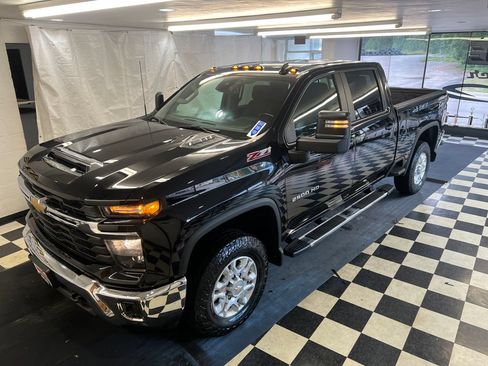 Used 2024 Chevrolet Silverado 2500 LT w/ All Star Edition AWD/4WD image 4