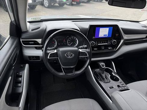 Certified 2023 Toyota Highlander LE FWD image 17
