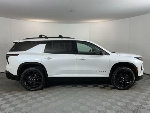 Used 2025 Chevrolet Traverse RS AWD/4WD image 4