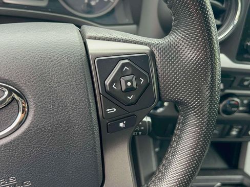 Used 2016 Toyota Tacoma TRD Off-Road w/ Premium & Technology Package AWD/4WD image 24