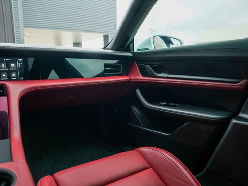 Used 2021 Porsche Taycan 4S image 27