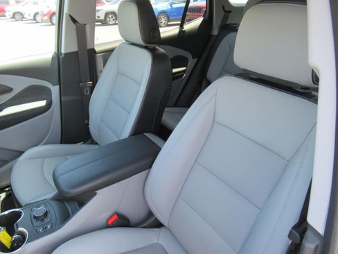Used 2023 GMC Terrain SLT FWD image 17