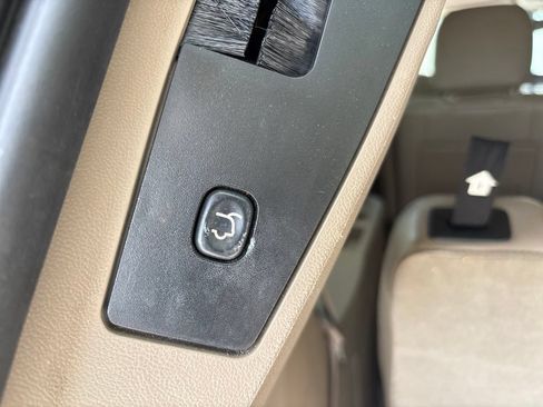 Used 2014 Chrysler Town & Country Limited FWD image 24