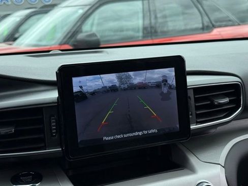 Used 2023 Ford Explorer XLT w/ Equipment Group 202A AWD/4WD image 4