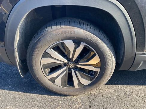 Used 2025 Volkswagen Atlas SE image 8