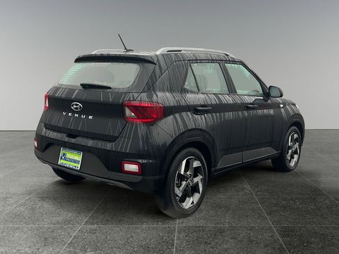 Certified 2025 Hyundai Venue SEL image 7