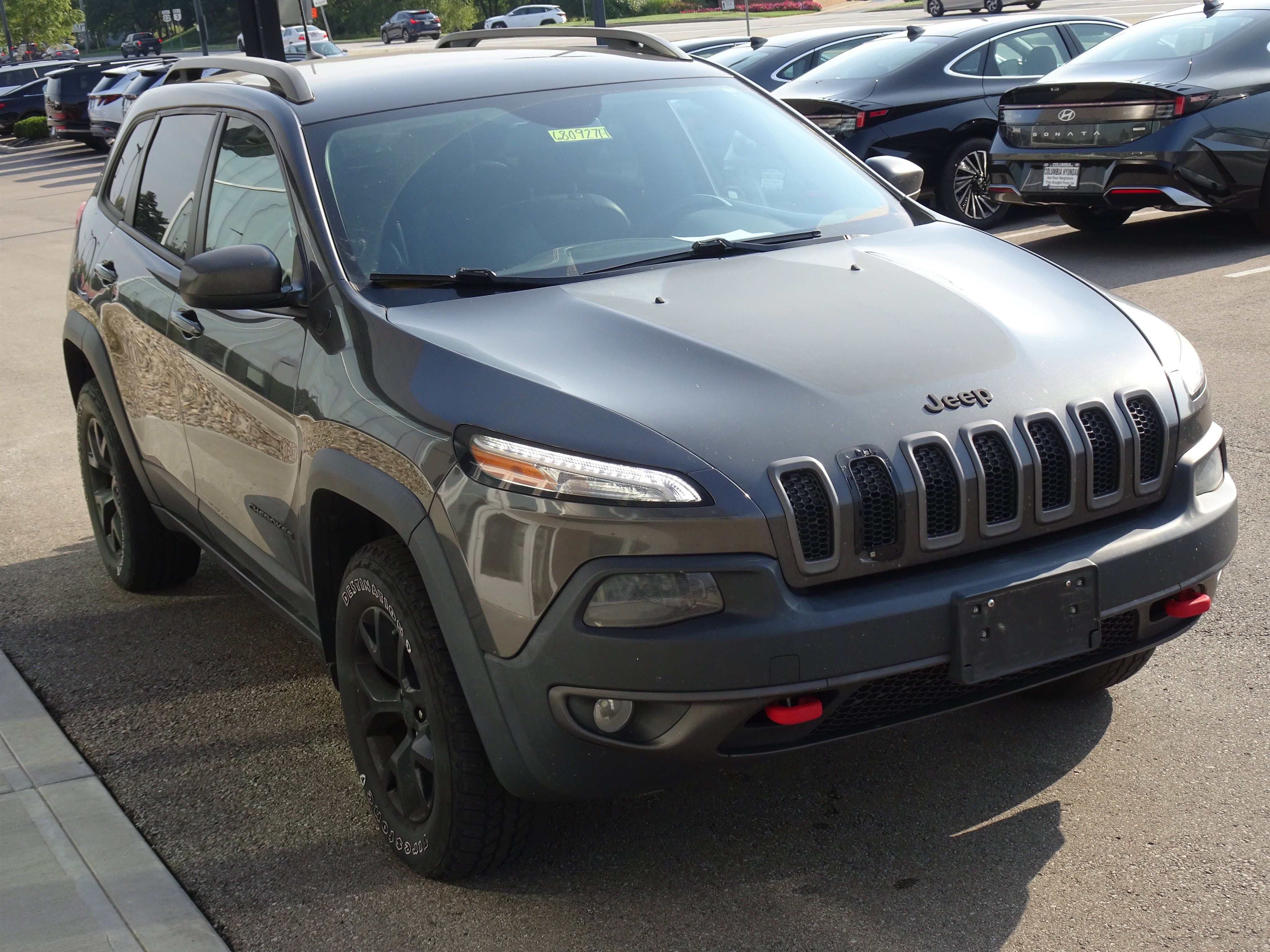 Used 2016 Jeep Cherokee Trailhawk w/ Cold Weather Group AWD/4WD image 9
